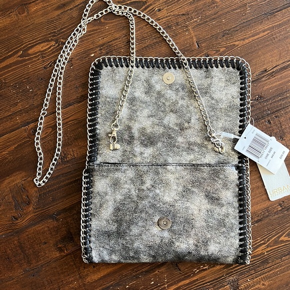 Urban Expressions silver and black chain crossbody bag - Picture 2 of 5